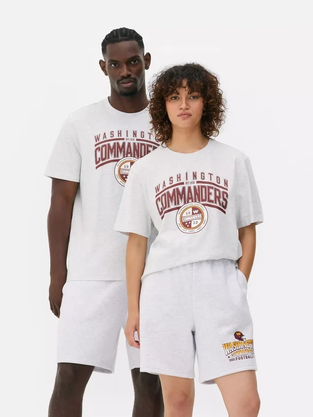 Camisas con el logotipo de los Washington Commanders de la NFL