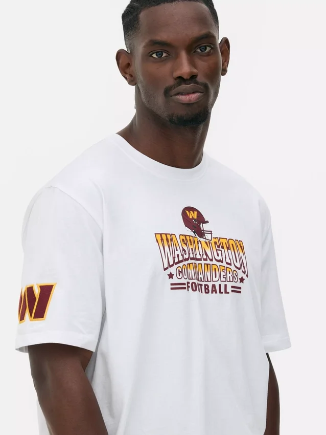 Camisas con el logotipo de los Washington Commanders de la NFL