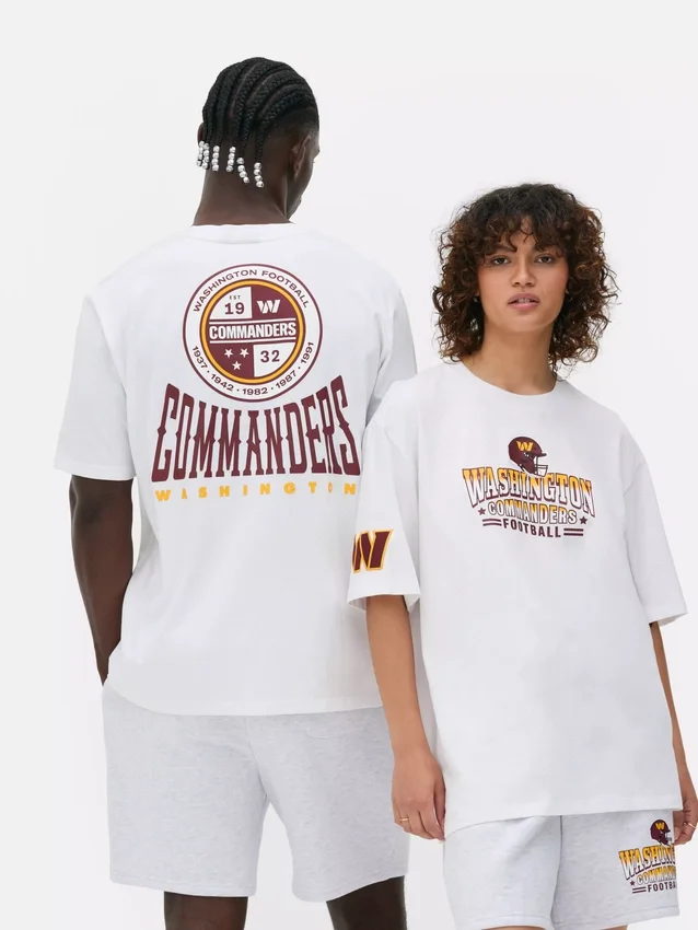 Camisas con el logotipo de los Washington Commanders de la NFL