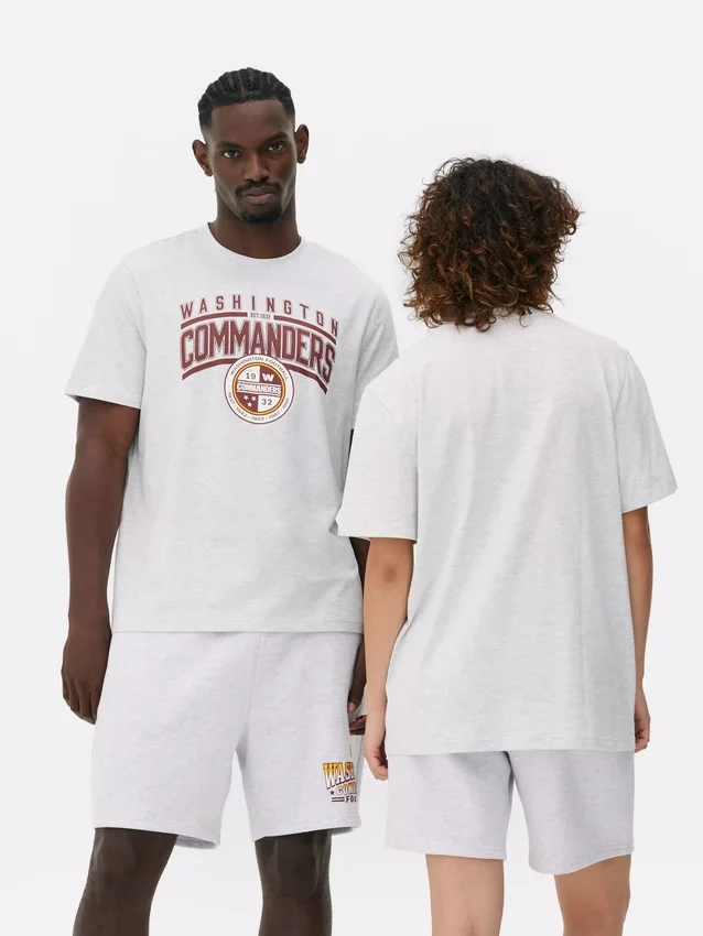 Camisas con el logotipo de los Washington Commanders de la NFL