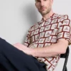 Camisas con estampado de azulejos costeros