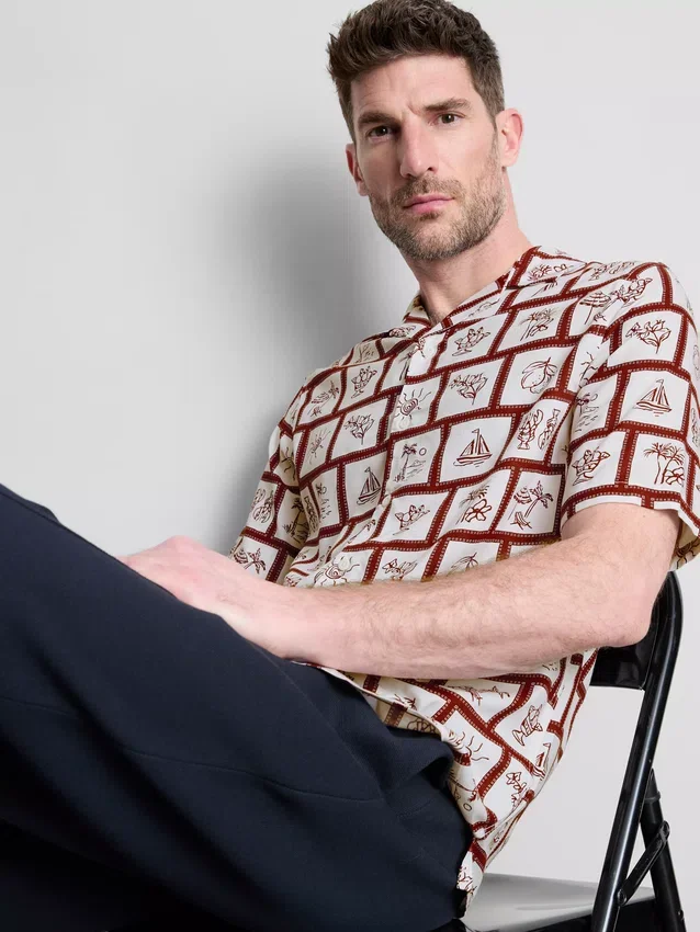 Camisas con estampado de azulejos costeros