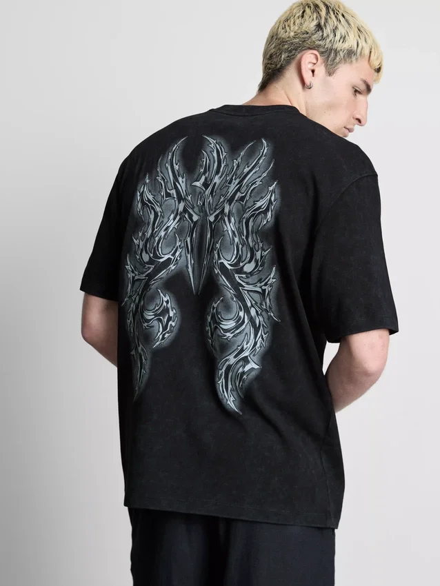 Camisas con estampado gráfico en la espalda