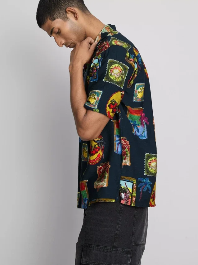 Camisas con estampado «Resort» y cuello revere