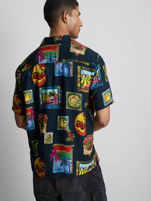 Camisas con estampado «Resort» y cuello revere