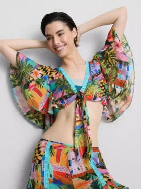 Camisas cortas con estampado tropical y lazo