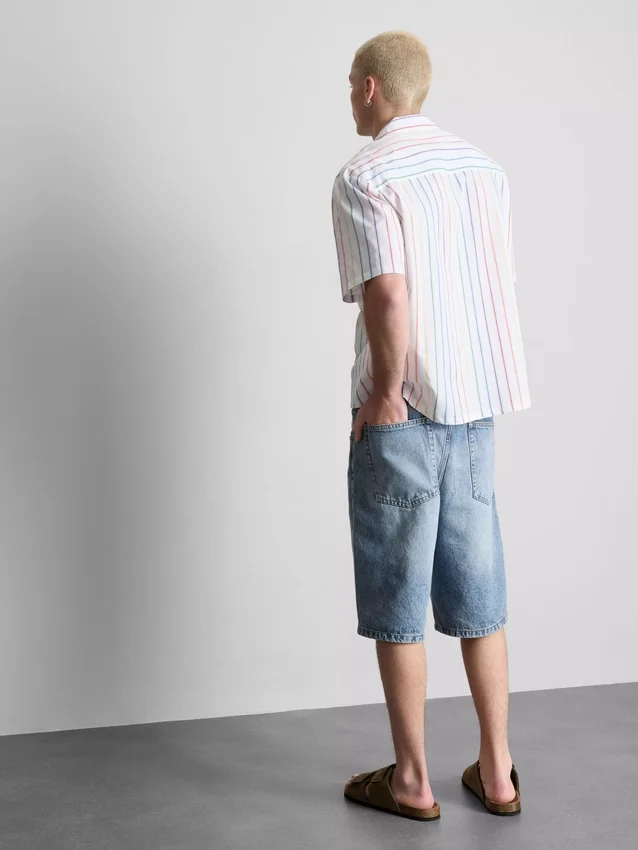 Camisas de cuello reverso con rayas del Orgullo