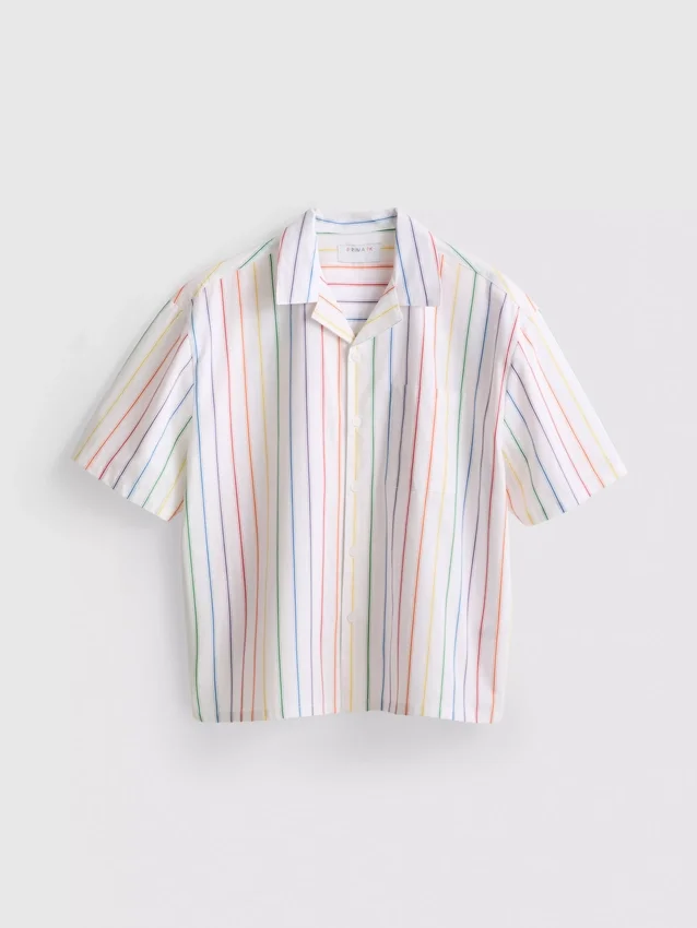 Camisas de cuello reverso con rayas del Orgullo