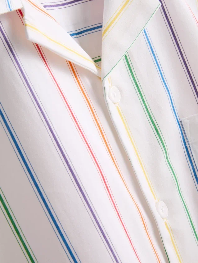 Camisas de cuello reverso con rayas del Orgullo