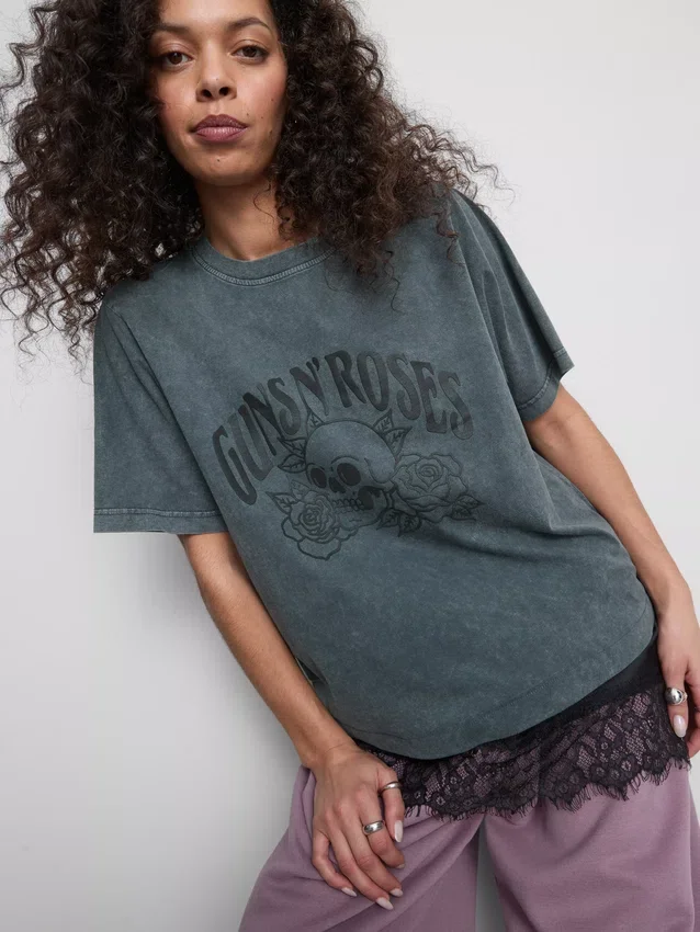 Camisas de Guns N’ Roses con ribete de encaje