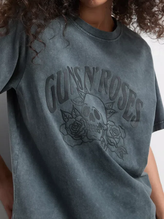 Camisas de Guns N’ Roses con ribete de encaje