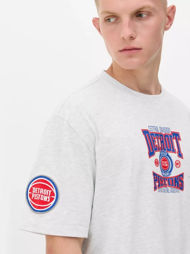 Camisas de los Detroit Pistons de la NBA