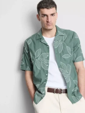 Camisas de manga corta con botones y bordado de hojas