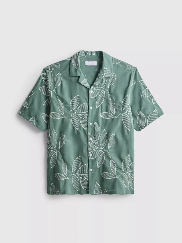 Camisas de manga corta con botones y bordado de hojas