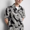 Camisas de manga corta con estampado abstracto de hojas