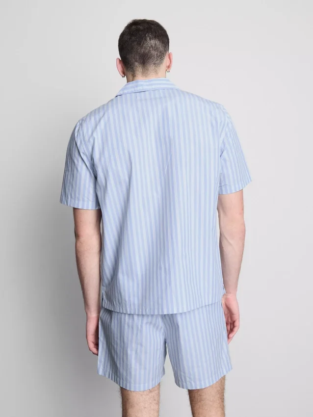 Camisas de pijama a rayas con botones