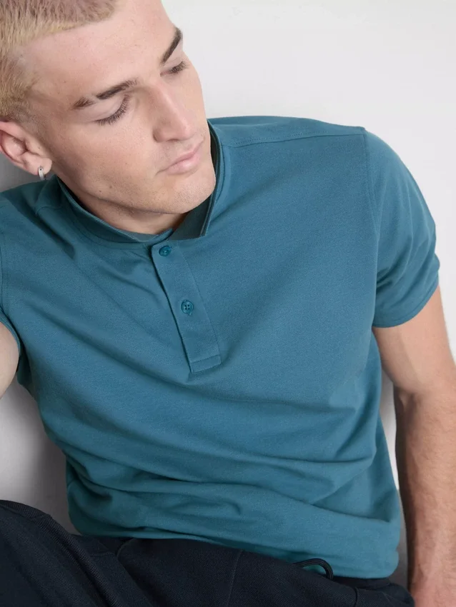 Camisas elásticas Essential