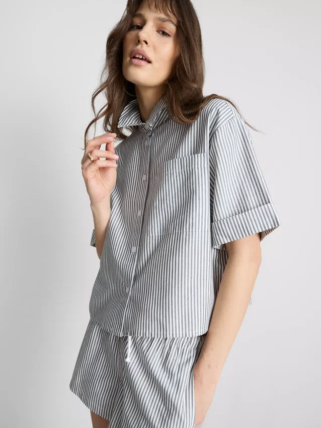 Camisas Oxford cortas de corte cuadrado y manga corta