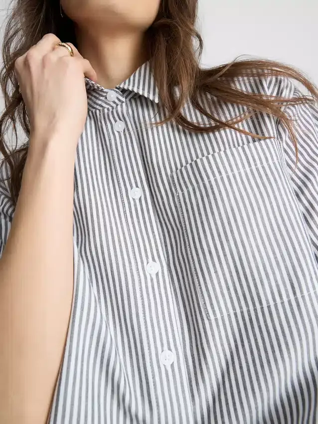Camisas Oxford cortas de corte cuadrado y manga corta