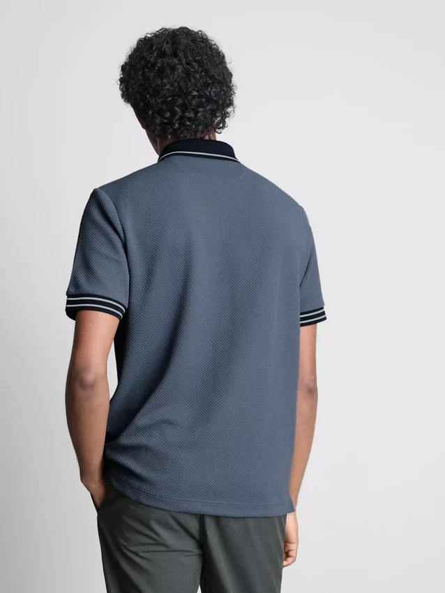 Camisas texturizadas