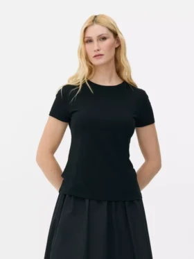 Camiseña elástica de cuello redondo
