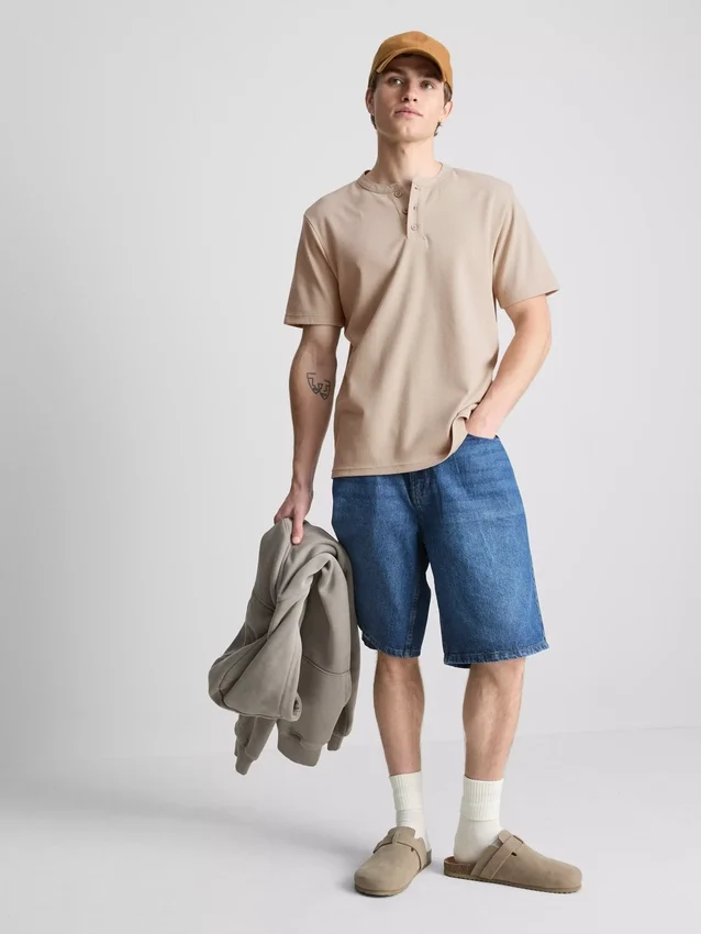 Camiseña Henley texturizada