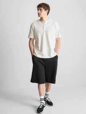 Camiseña Henley texturizada