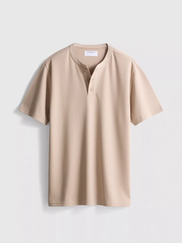 Camiseña Henley texturizada