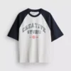 Camiseña raglán de Creative Studio