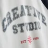 Camiseña raglán de Creative Studio