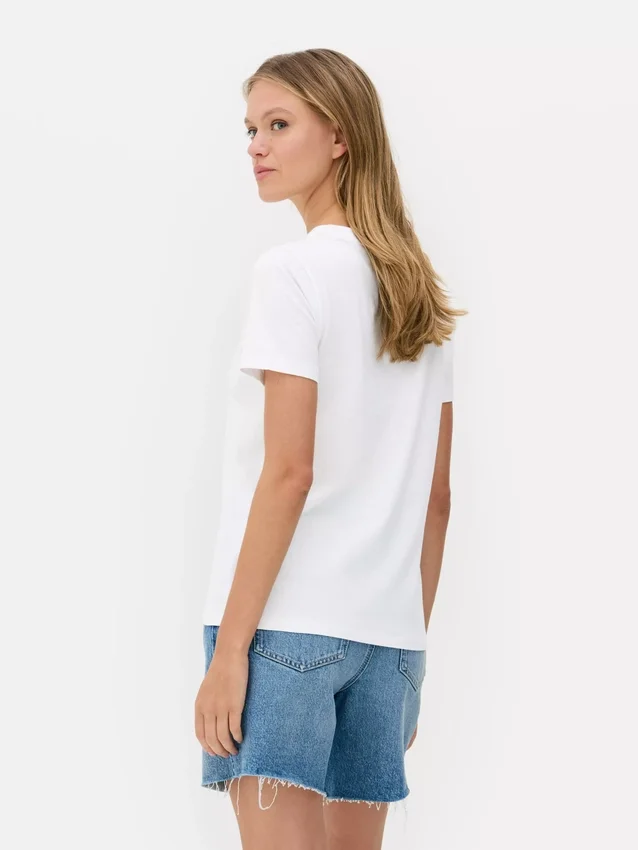 Camiseta básica de manga corta y cuello redondo