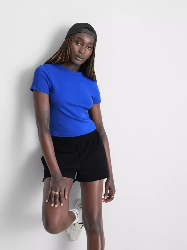 Camiseta básica para bebé con alto contenido de algodón