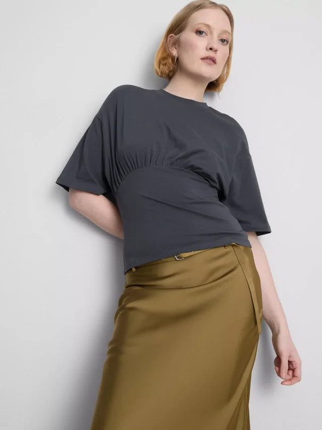 Camiseta con corte imperio