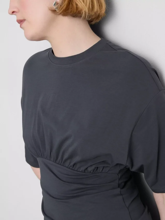 Camiseta con corte imperio