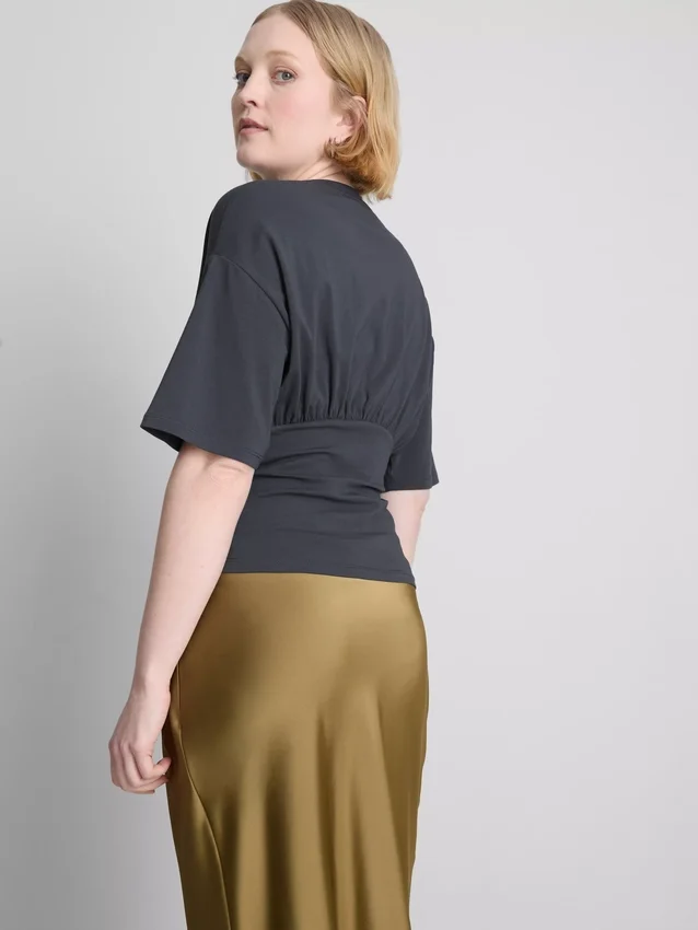 Camiseta con corte imperio