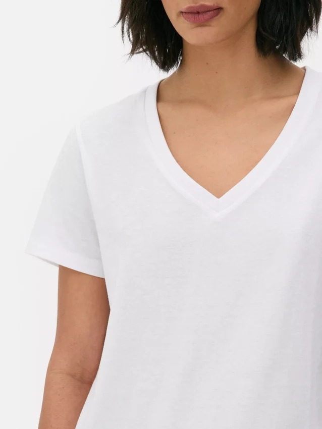 Camiseta con cuello en V