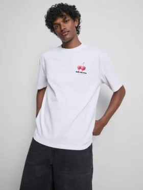 Camiseta con diseño de cerezas