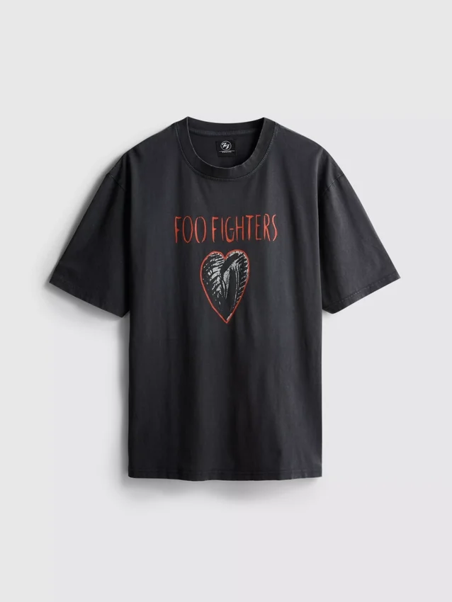 Camiseta con diseño de Foo Fighters