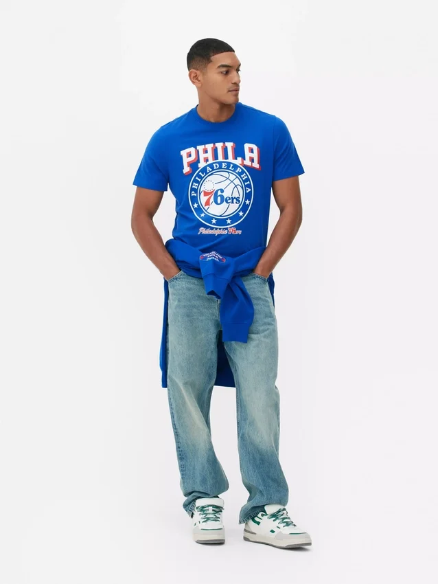 Camiseta con diseño de los Philadelphia 76ers de la NBA