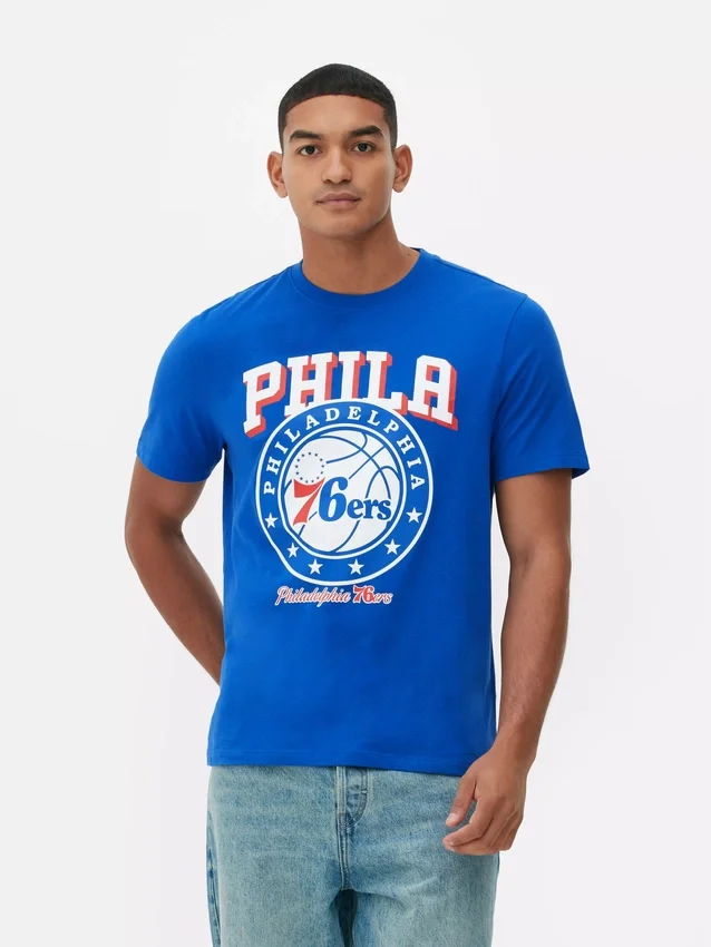 Camiseta con diseño de los Philadelphia 76ers de la NBA