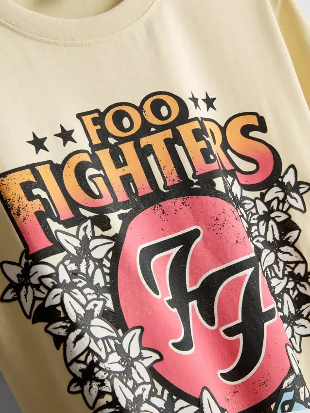 Camiseta con diseño del álbum de Foo Fighters