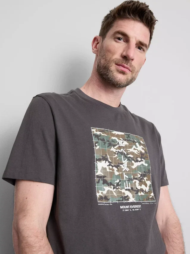 Camiseta con diseño del Monte Everest