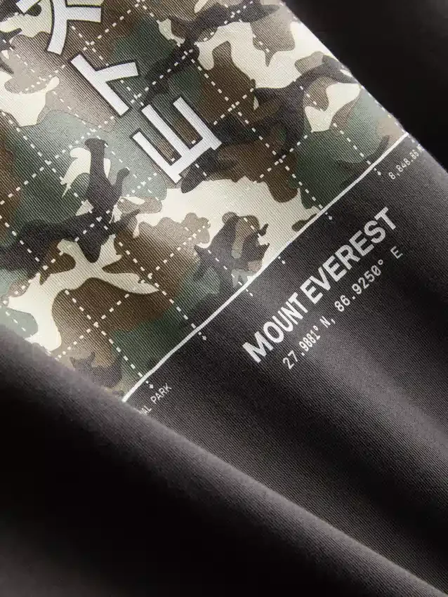 Camiseta con diseño del Monte Everest