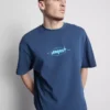Camiseta con diseño gráfico