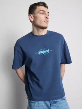 Camiseta con diseño gráfico