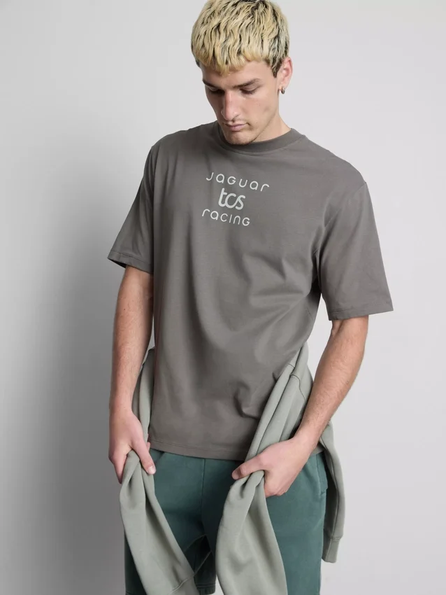 Camiseta con diseño gráfico de carreras de Jaguar TCS