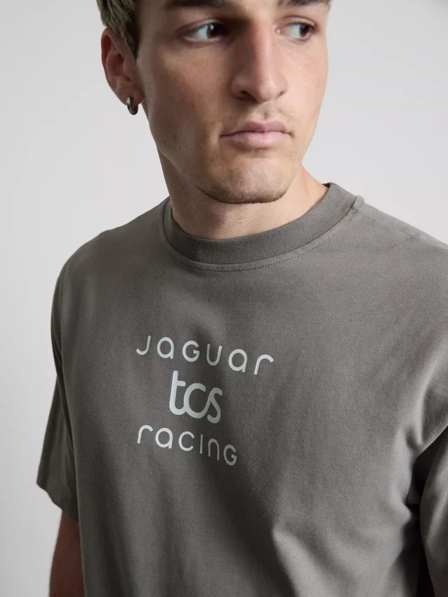 Camiseta con diseño gráfico de carreras de Jaguar TCS