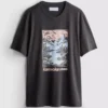 Camiseta con diseño gráfico de Kameoka