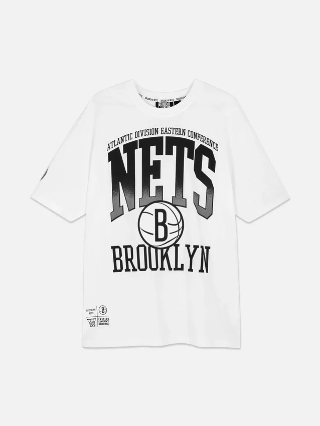 Camiseta con diseño gráfico de los Brooklyn Nets de la NBA