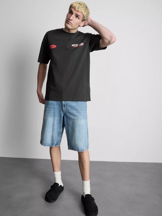 Camiseta con diseño gráfico de Miami
